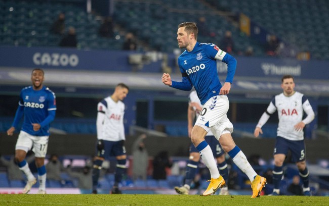 斗勇让整场 斗勇让整场